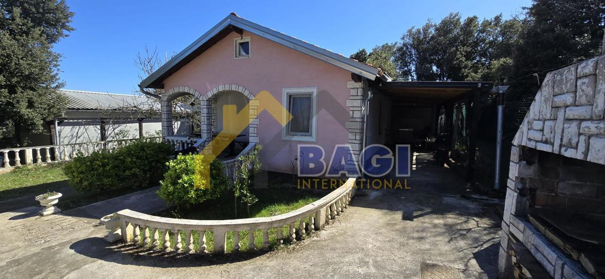 In vendita - Kavran Affascinante casa vicino al mare