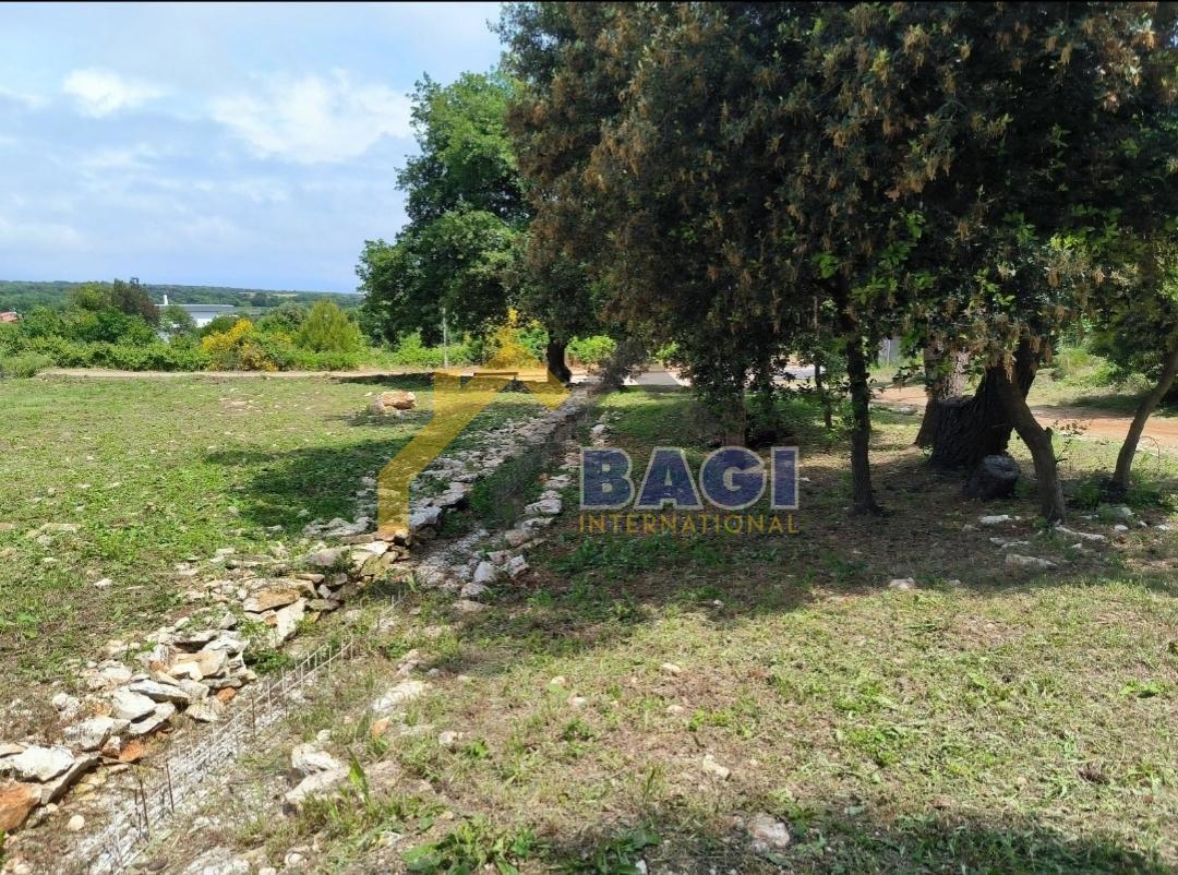 TERRENO EDIFICABILE IN POSIZIONE ECCEZIONALE CON PERMESSO DI COSTRUZIONE CON VISTA A 50 m DAL MARE