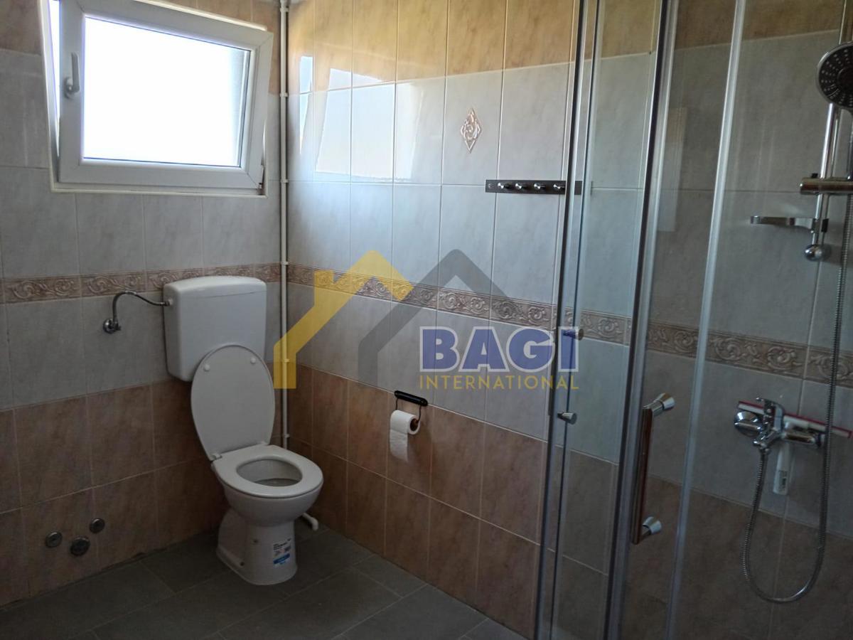 Appartamento vicino a Pola 85m2-due posti auto-giardino in comune