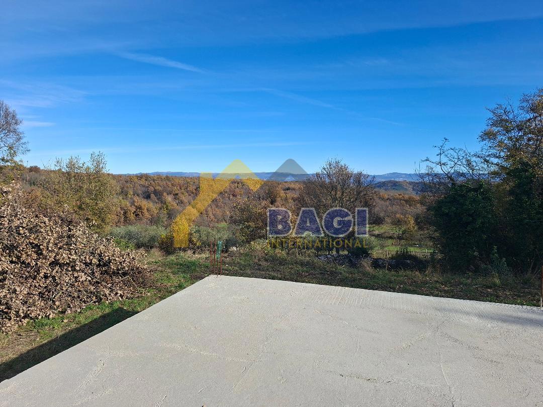 Terreno edificabile con fondazioni realizzate – Vižinada