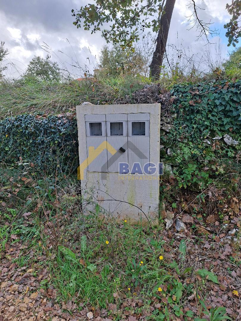 Terreno edificabile con fondazioni realizzate – Vižinada