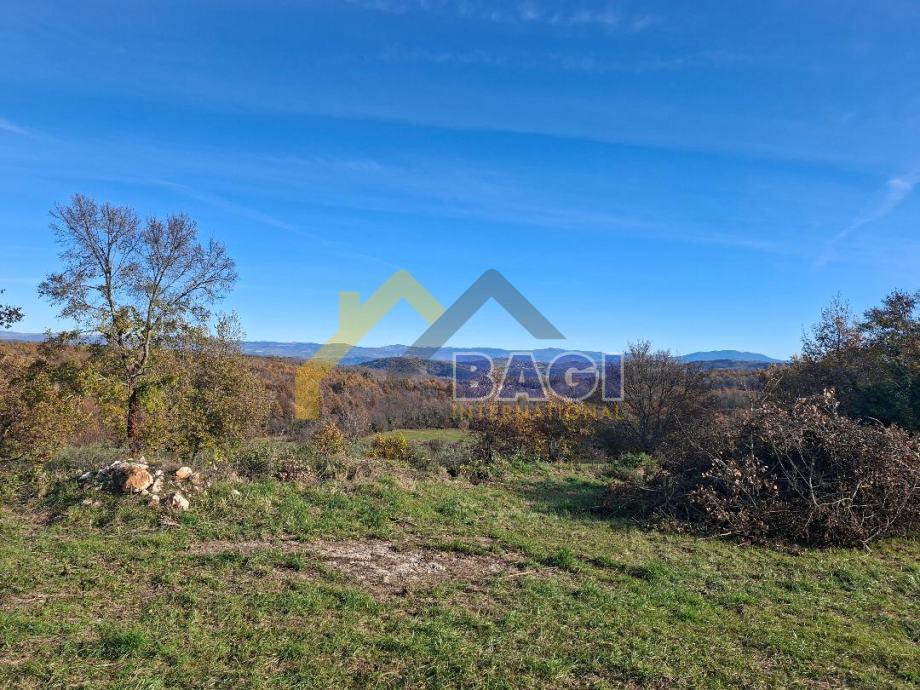 Terreno edificabile con fondazioni realizzate – Vižinada