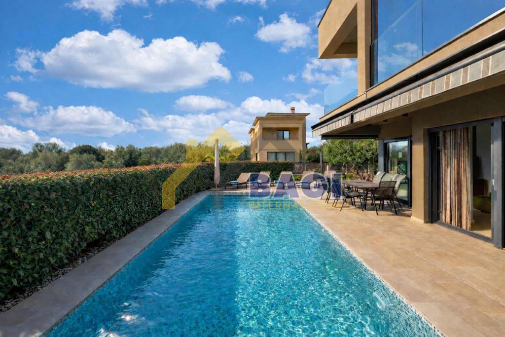 Villa esclusiva con piscina, area wellness e jacuzzi – Parenzo