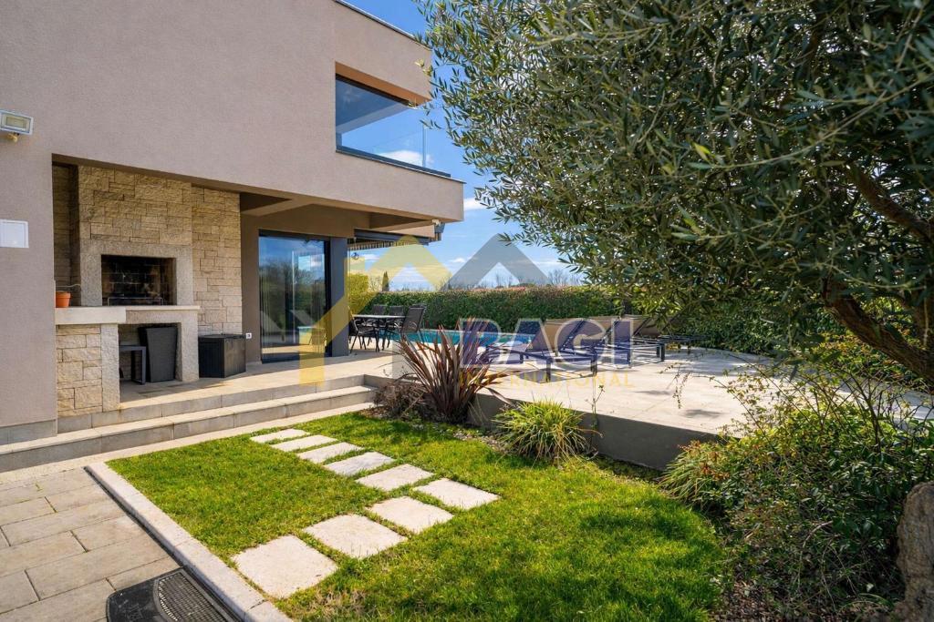 Villa esclusiva con piscina, area wellness e jacuzzi – Parenzo