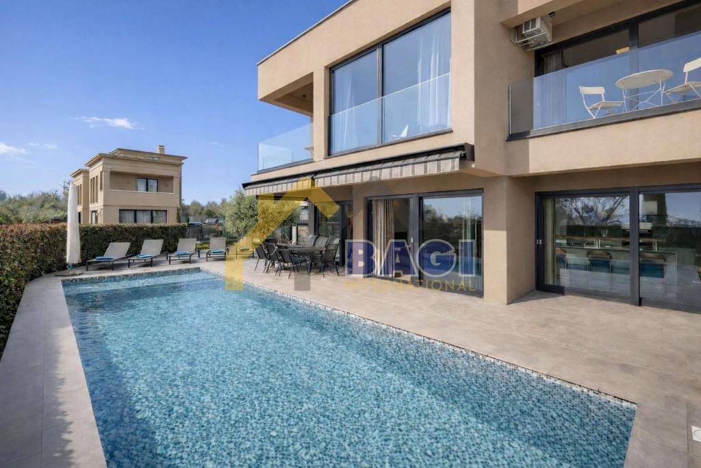 Villa esclusiva con piscina, area wellness e jacuzzi – Parenzo