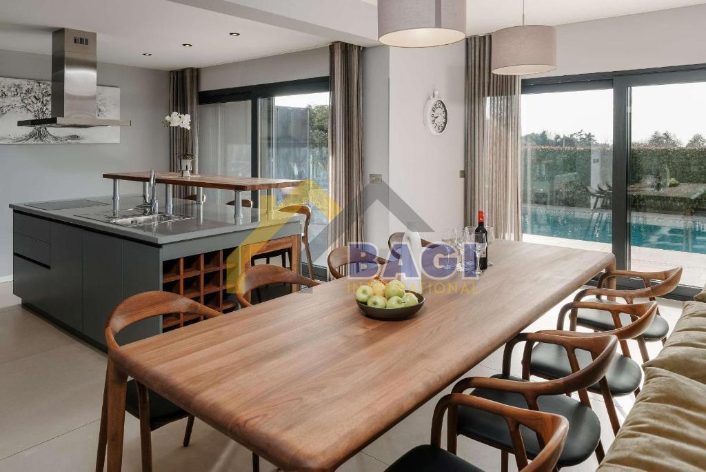 Villa esclusiva con piscina, area wellness e jacuzzi – Parenzo