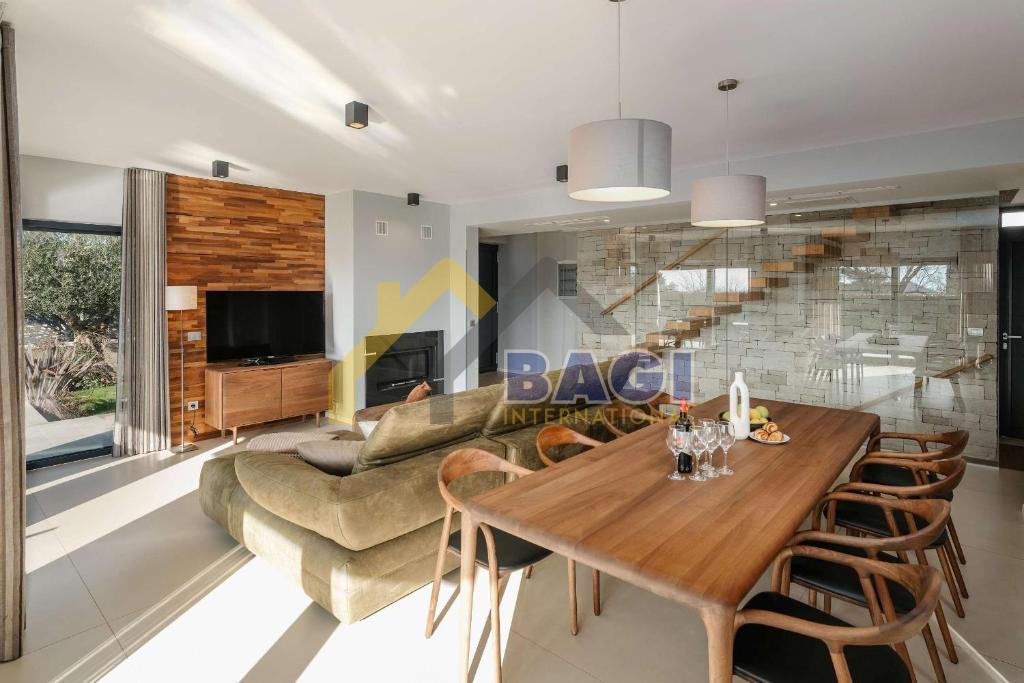 Villa esclusiva con piscina, area wellness e jacuzzi – Parenzo