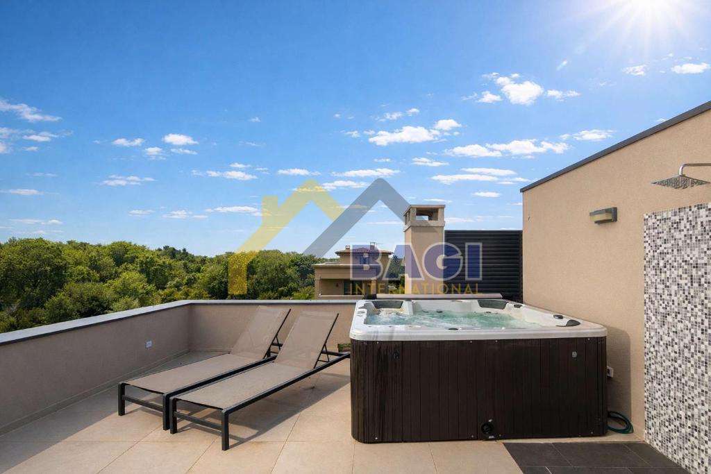 Villa esclusiva con piscina, area wellness e jacuzzi – Parenzo