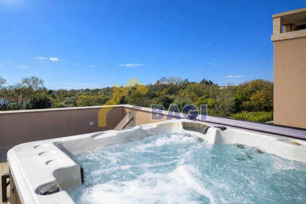 Villa esclusiva con piscina, area wellness e jacuzzi – Parenzo