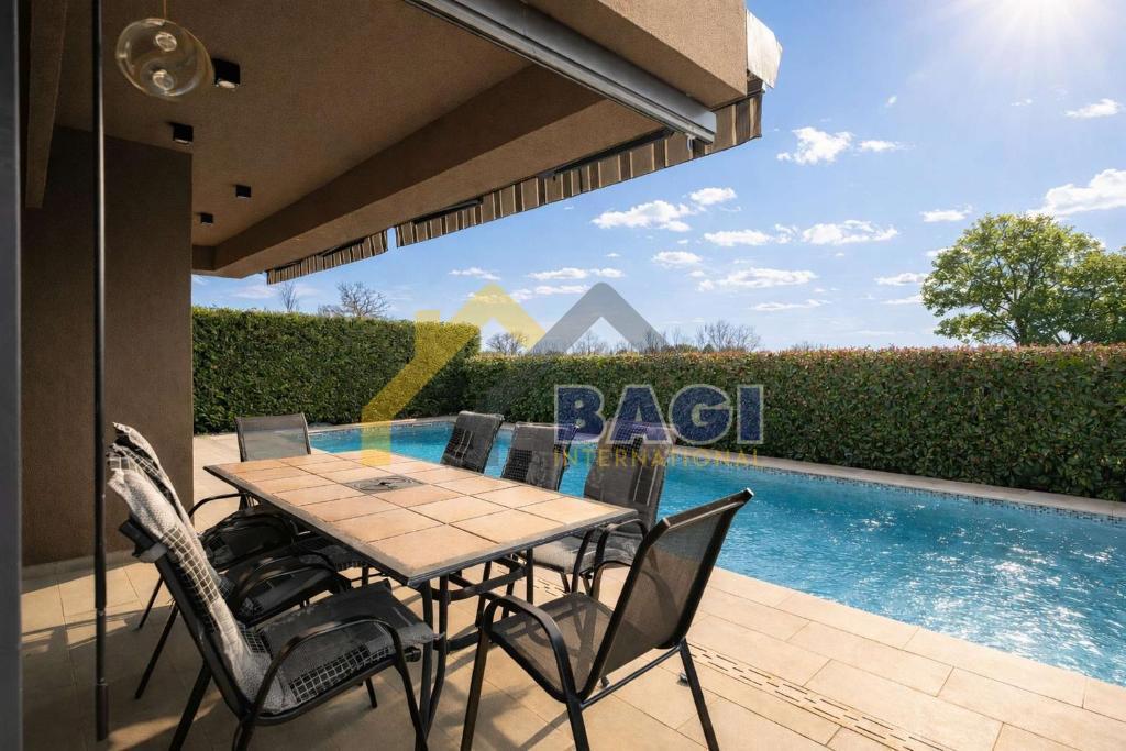 Villa esclusiva con piscina, area wellness e jacuzzi – Parenzo