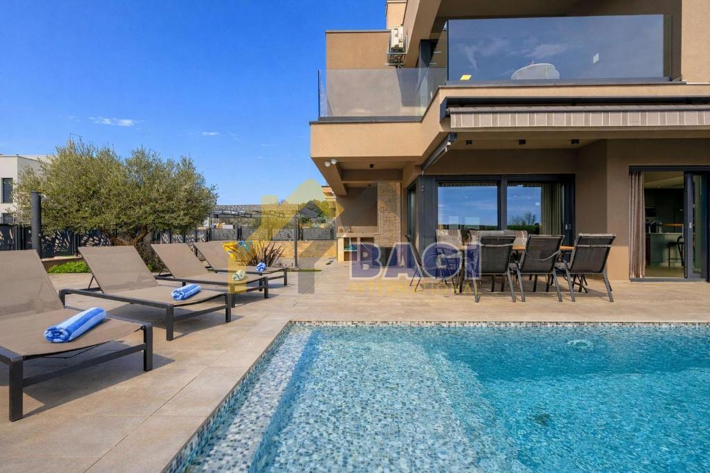 Villa esclusiva con piscina, area wellness e jacuzzi – Parenzo