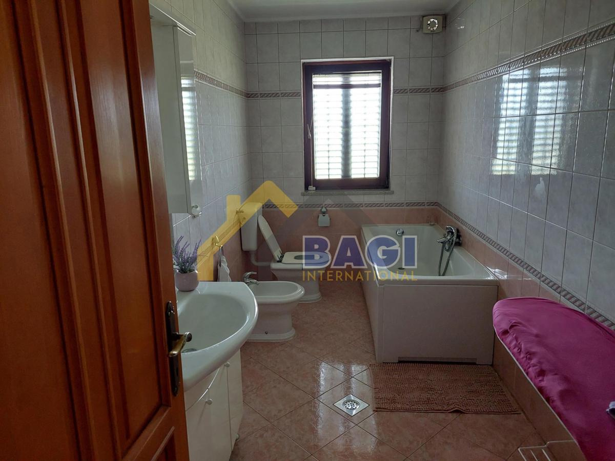 Istria-Pola- Bellissimo piano terra 180m2