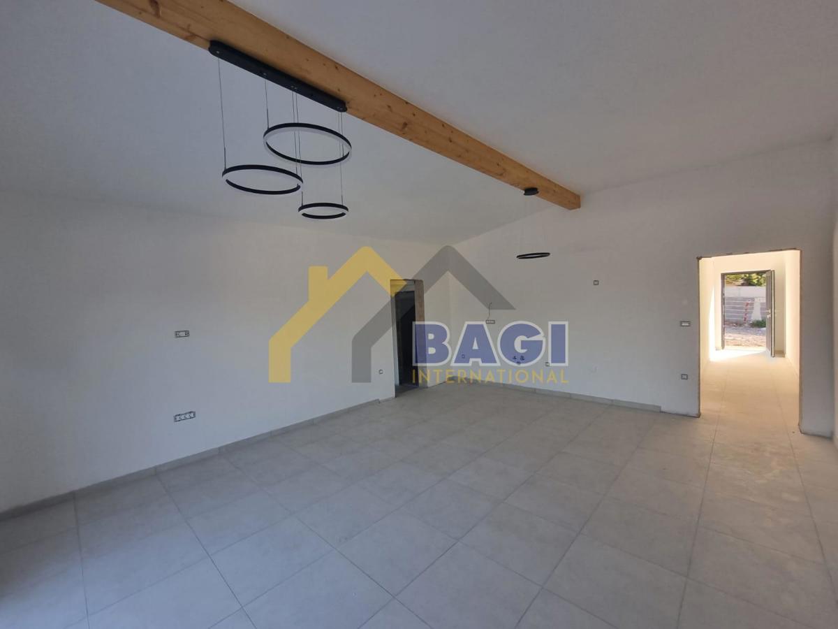 Piano terra 172m2 con piscina - vicino al mare!