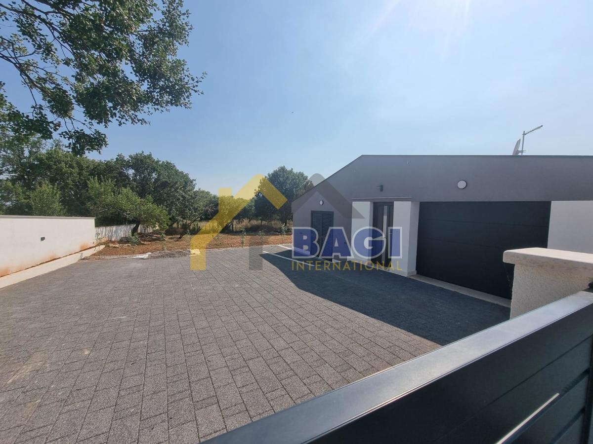 Piano terra 172m2 con piscina - vicino al mare!