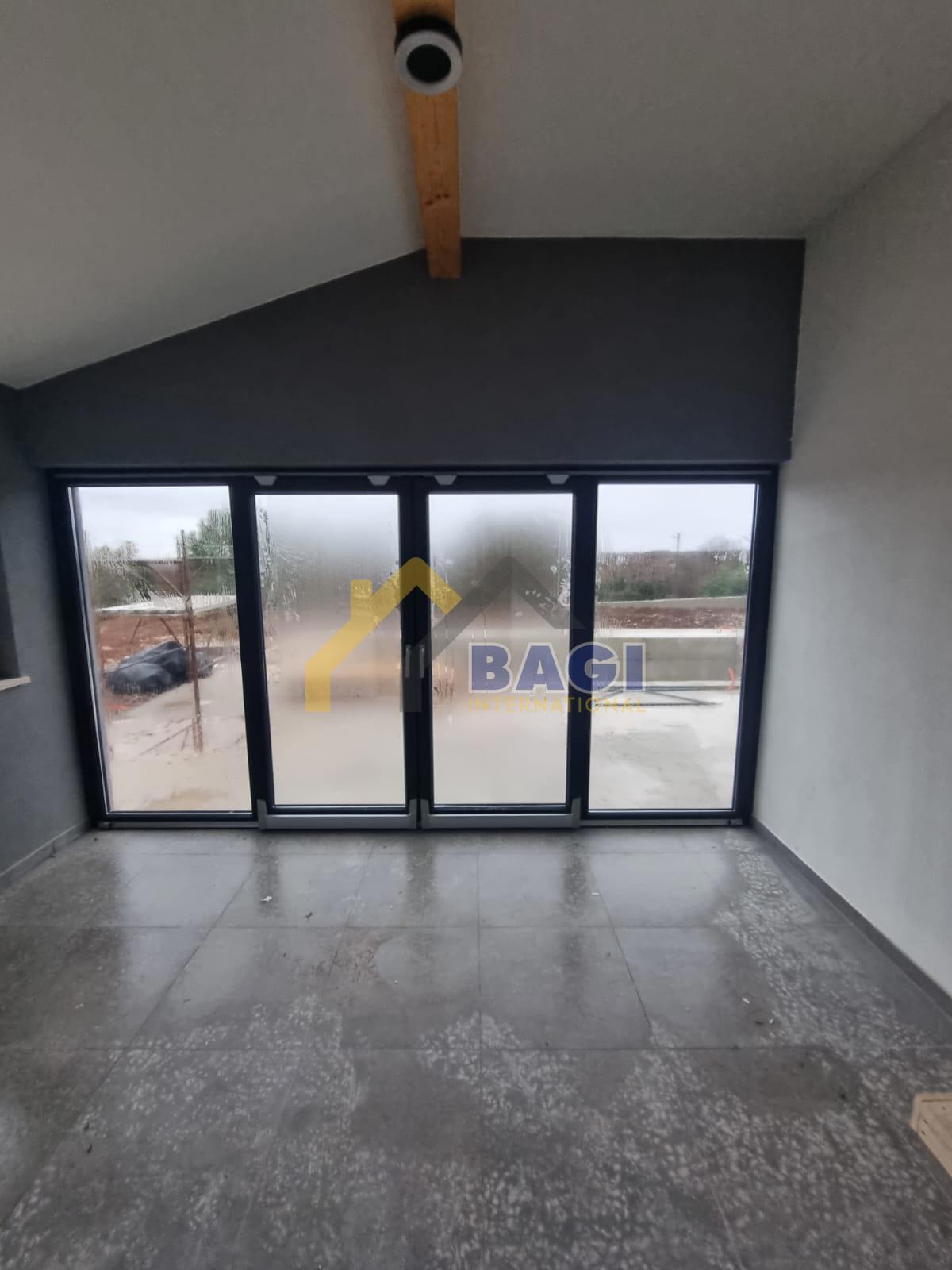 Piano terra 172m2 con piscina - vicino al mare!