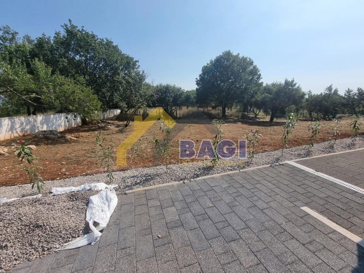 Piano terra 172m2 con piscina - vicino al mare!