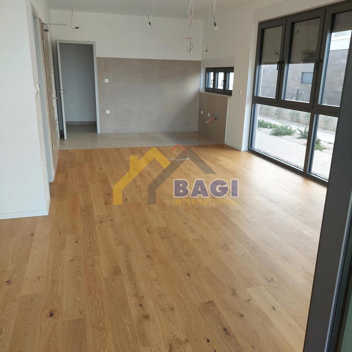 Rovigno-Appartamento-Giardino-Garage-Cortile-Parcheggio-Nuova costruzione