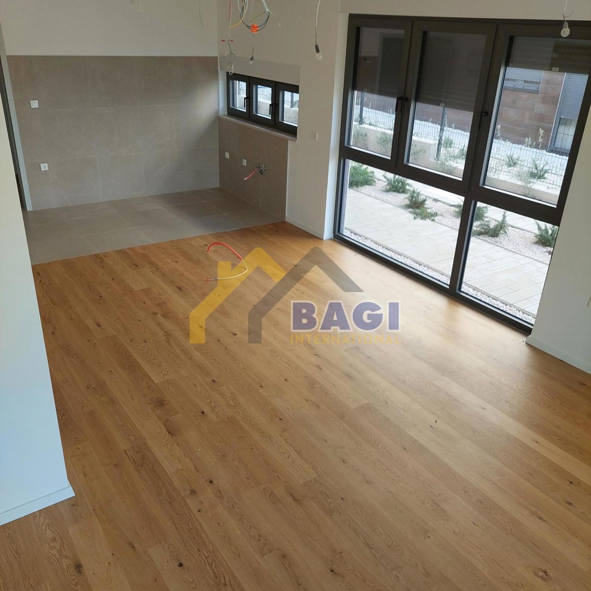 Rovigno-Appartamento-Giardino-Garage-Cortile-Parcheggio-Nuova costruzione