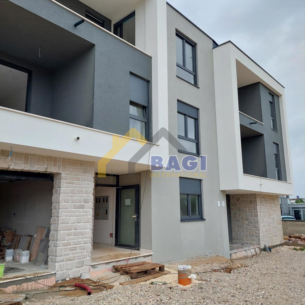 Appartamento Pula 86,26m2-Giardino 113m2-due parlings-ripostiglio