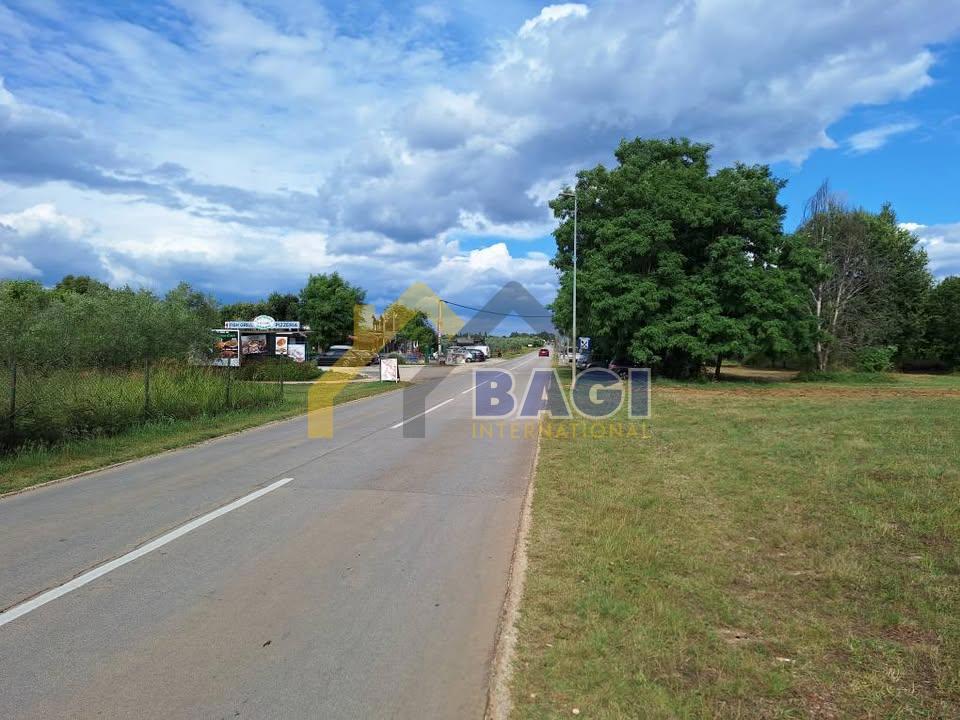 ISTRIA - TAR Terreno edificabile lungo la strada