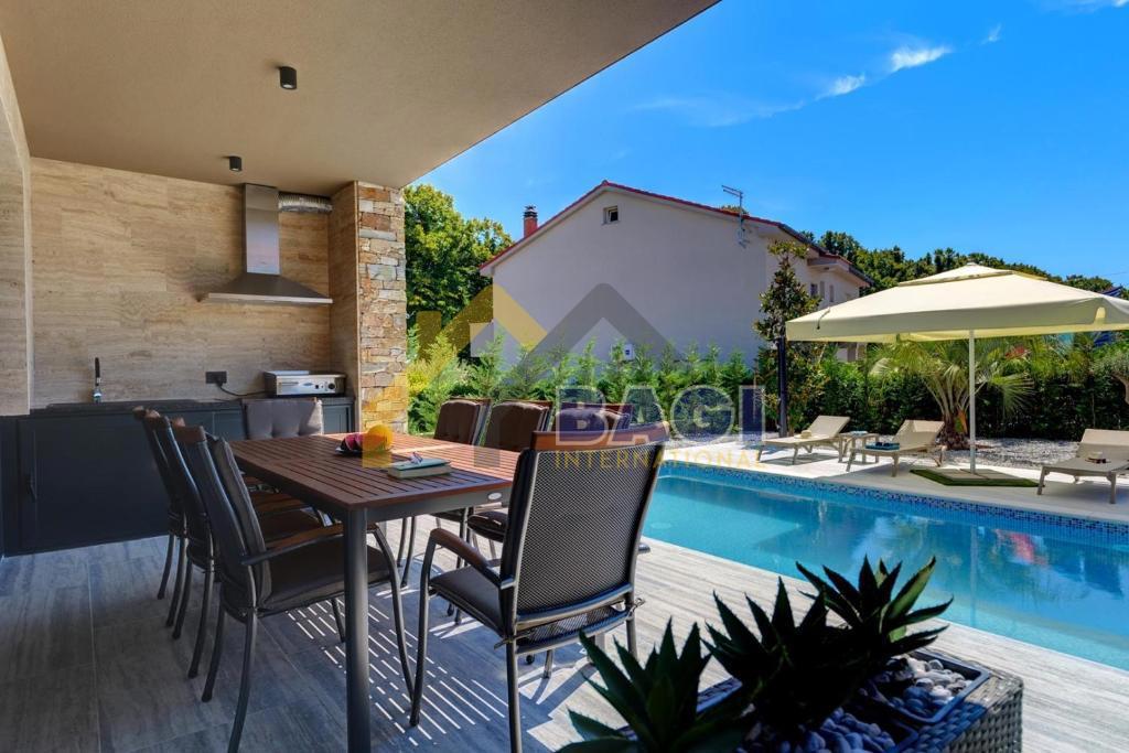 In vendita-Istria-Villa di lusso-Loborika-Marčana