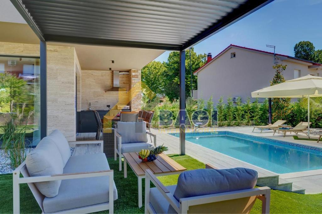 In vendita-Istria-Villa di lusso-Loborika-Marčana