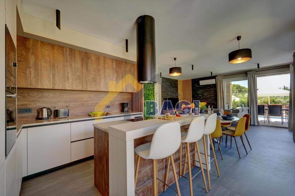 In vendita-Istria-Villa di lusso-Loborika-Marčana