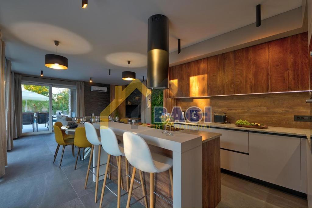 In vendita-Istria-Villa di lusso-Loborika-Marčana