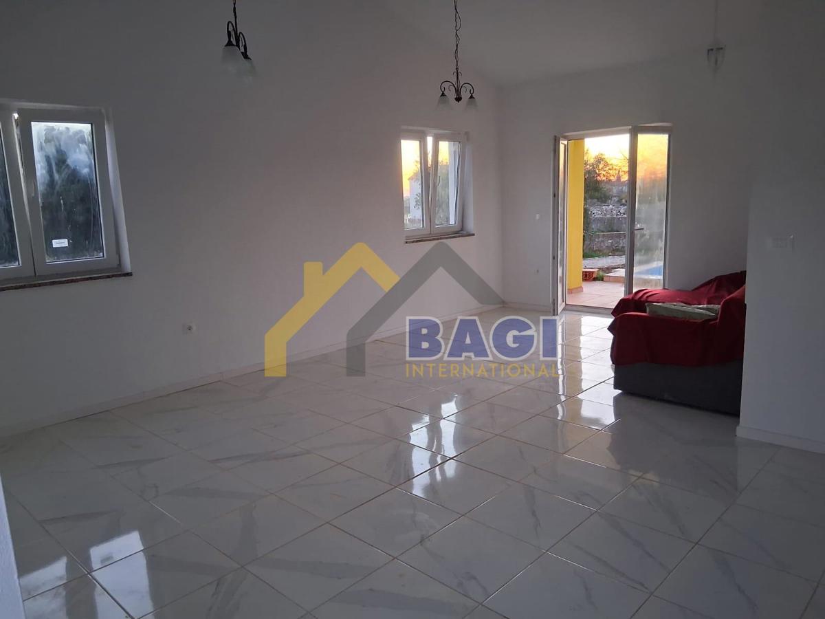 VENDESI ISTRA CASA AL PIANO TERRA CON PISCINA DI NUOVA COSTRUZIONE