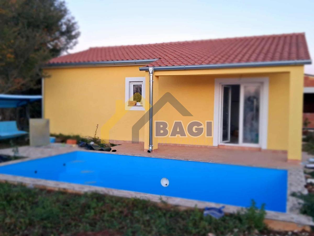 VENDESI ISTRA CASA AL PIANO TERRA CON PISCINA DI NUOVA COSTRUZIONE