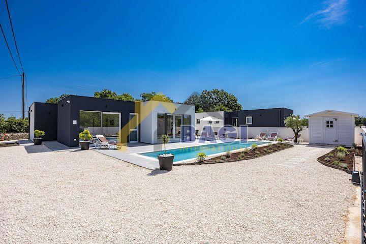 Svetvinčenat, Štokovci - villa moderna