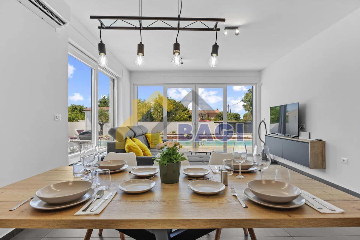 Svetvinčenat, Štokovci - villa moderna