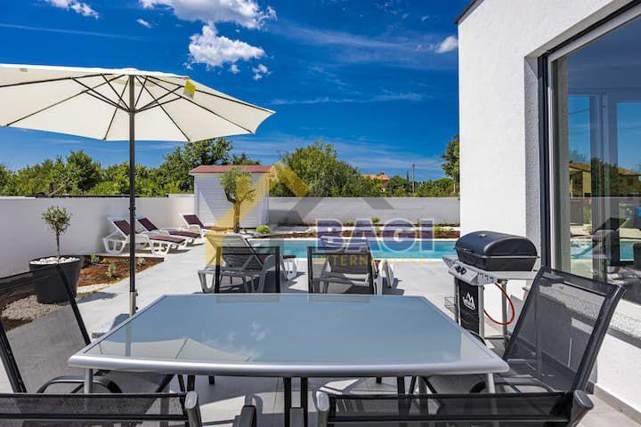 Svetvinčenat, Štokovci - villa moderna