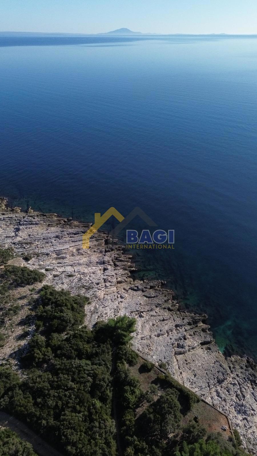 KAVRAN - terreno in prima fila dal mare