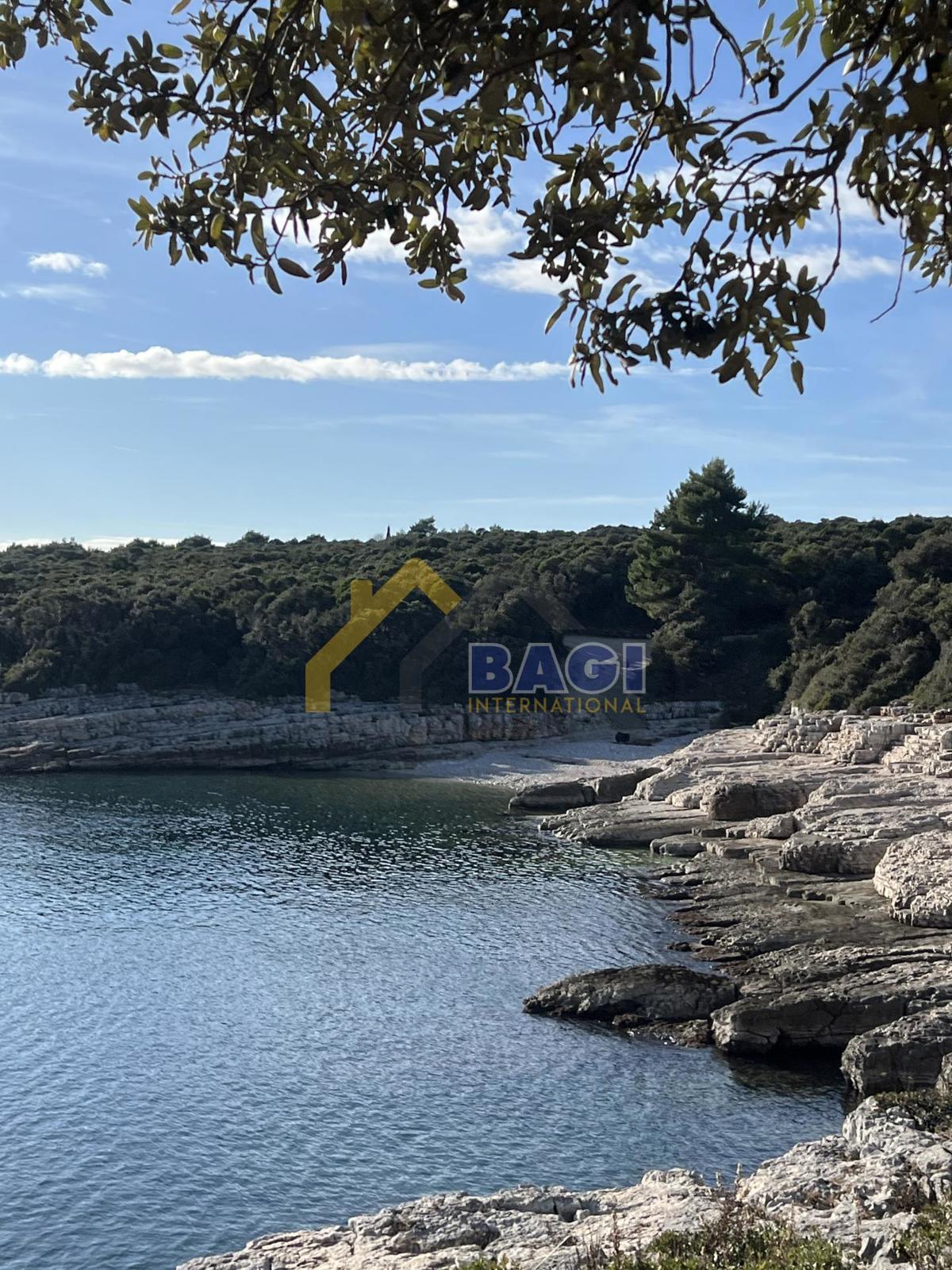 KAVRAN - terreno in prima fila dal mare