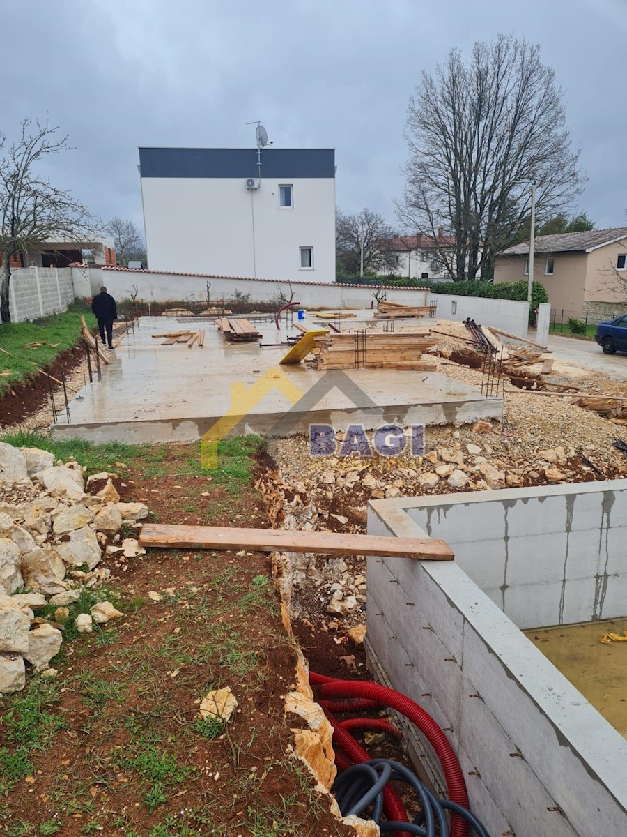 Dintorni di Gimino È iniziata la costruzione di una casa unifamiliare con piscina!