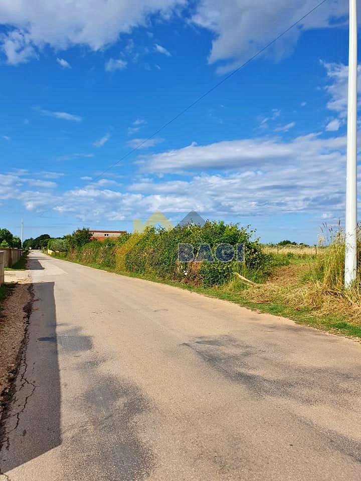 ISTRIA - POLA Terreno edificabile lungo la strada