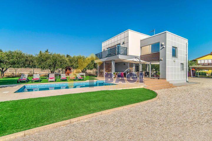 VODNJAN - čudovita vila z oljčnim nasadom