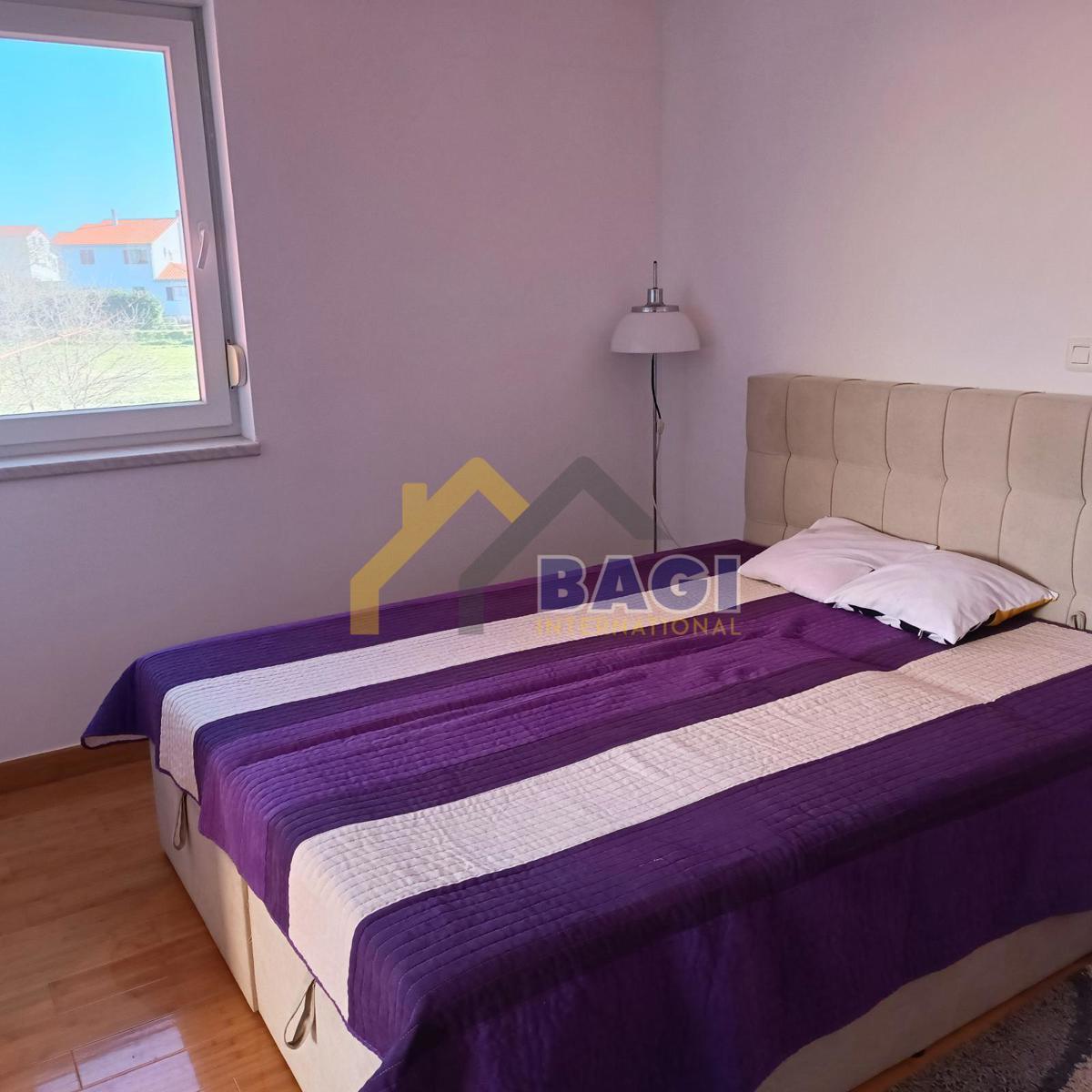 Appartamento con soppalco e due posti auto – Valbandon