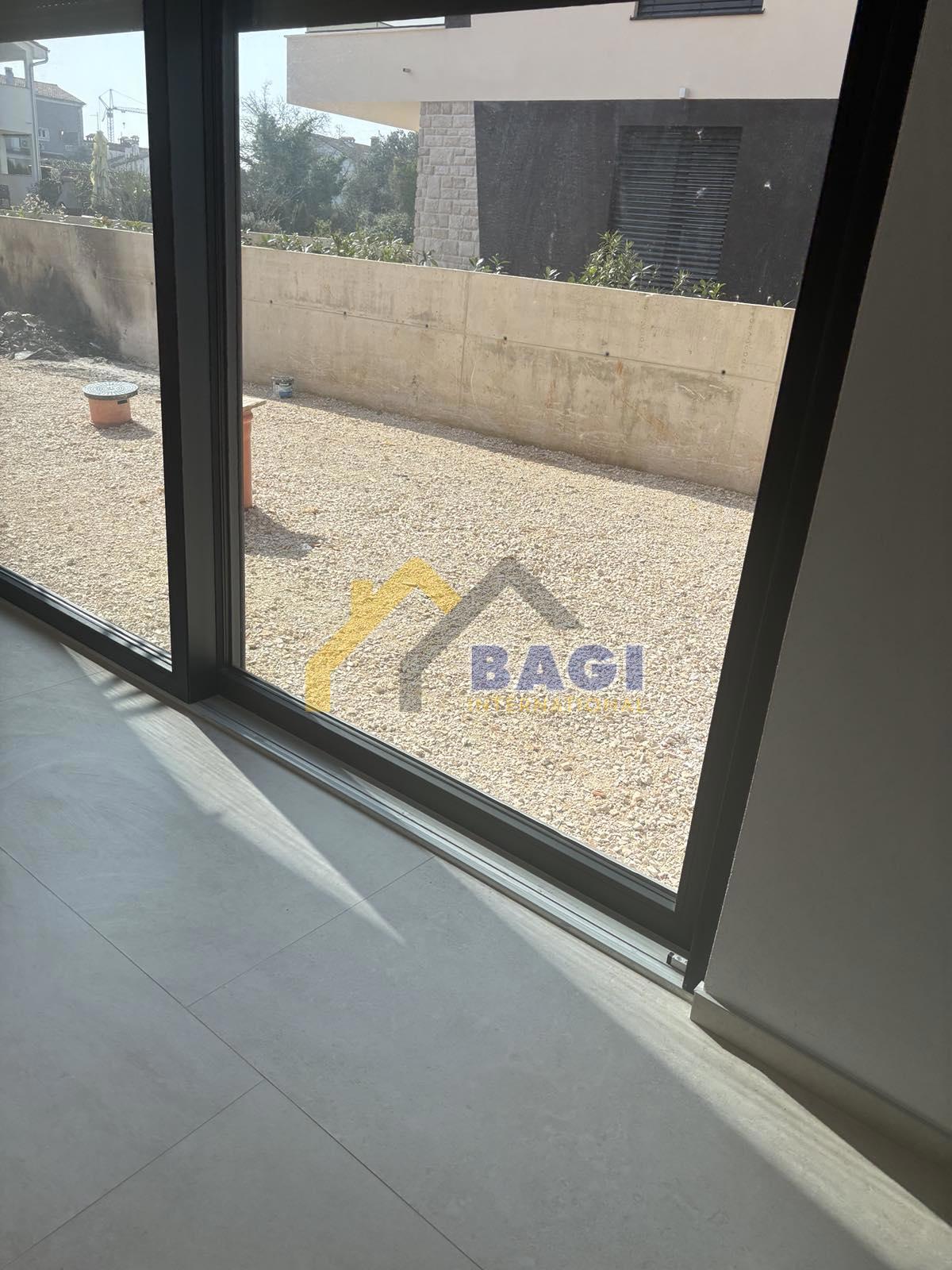 APPARTAMENTO A ROVINJ, A 500 METRI DAL MARE - 81,66 m2 - giardino 58 m2 - PARCHEGGIO