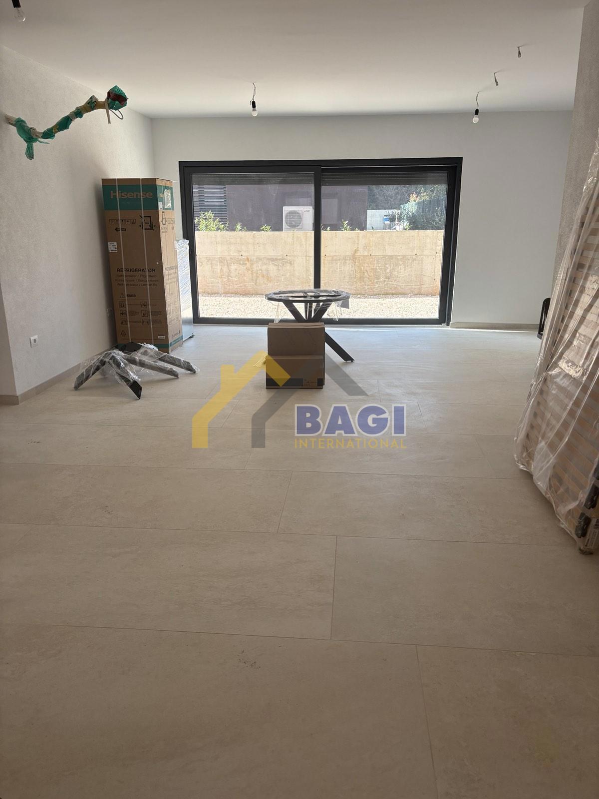 APPARTAMENTO A ROVINJ, A 500 METRI DAL MARE - 81,66 m2 - giardino 58 m2 - PARCHEGGIO