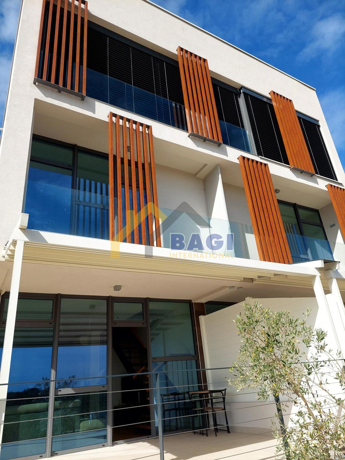 Rovigno-Appartamento-Giardino-Garage-Cortile-Parcheggio-Nuova costruzione