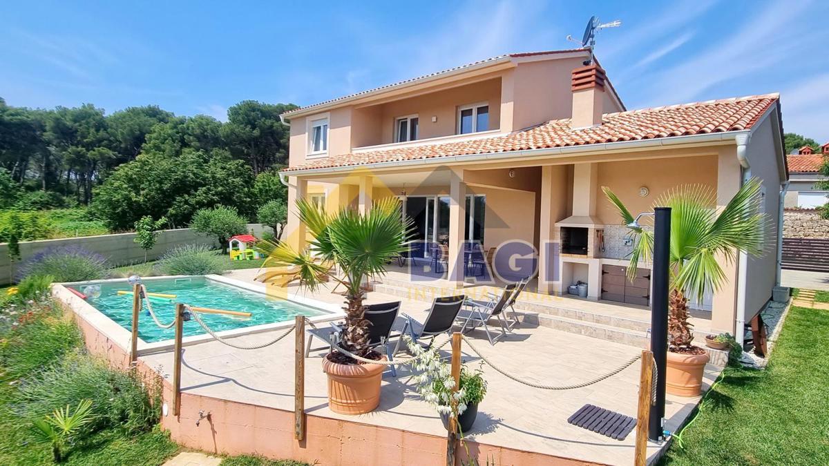ISTRIA – POLA Casa con piscina e giardino