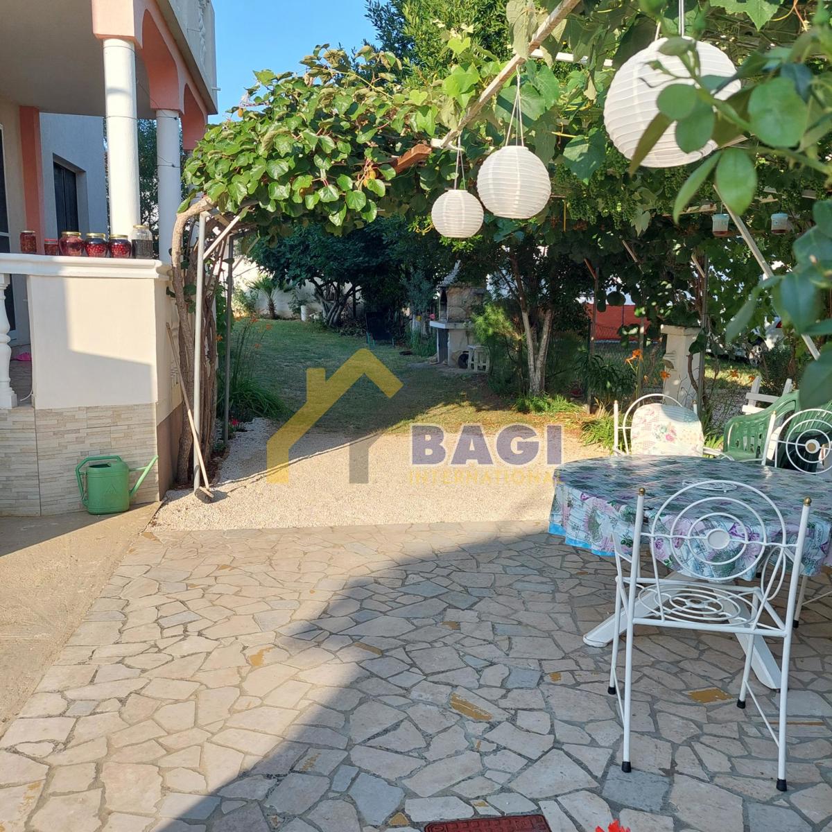 IN VENDITA ŠTINJAN CASA CON 4 APPARTAMENTI