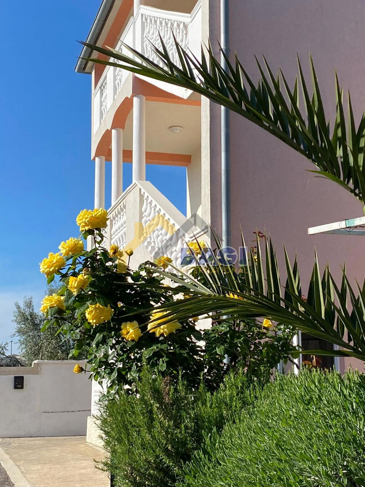 IN VENDITA ŠTINJAN CASA CON 4 APPARTAMENTI