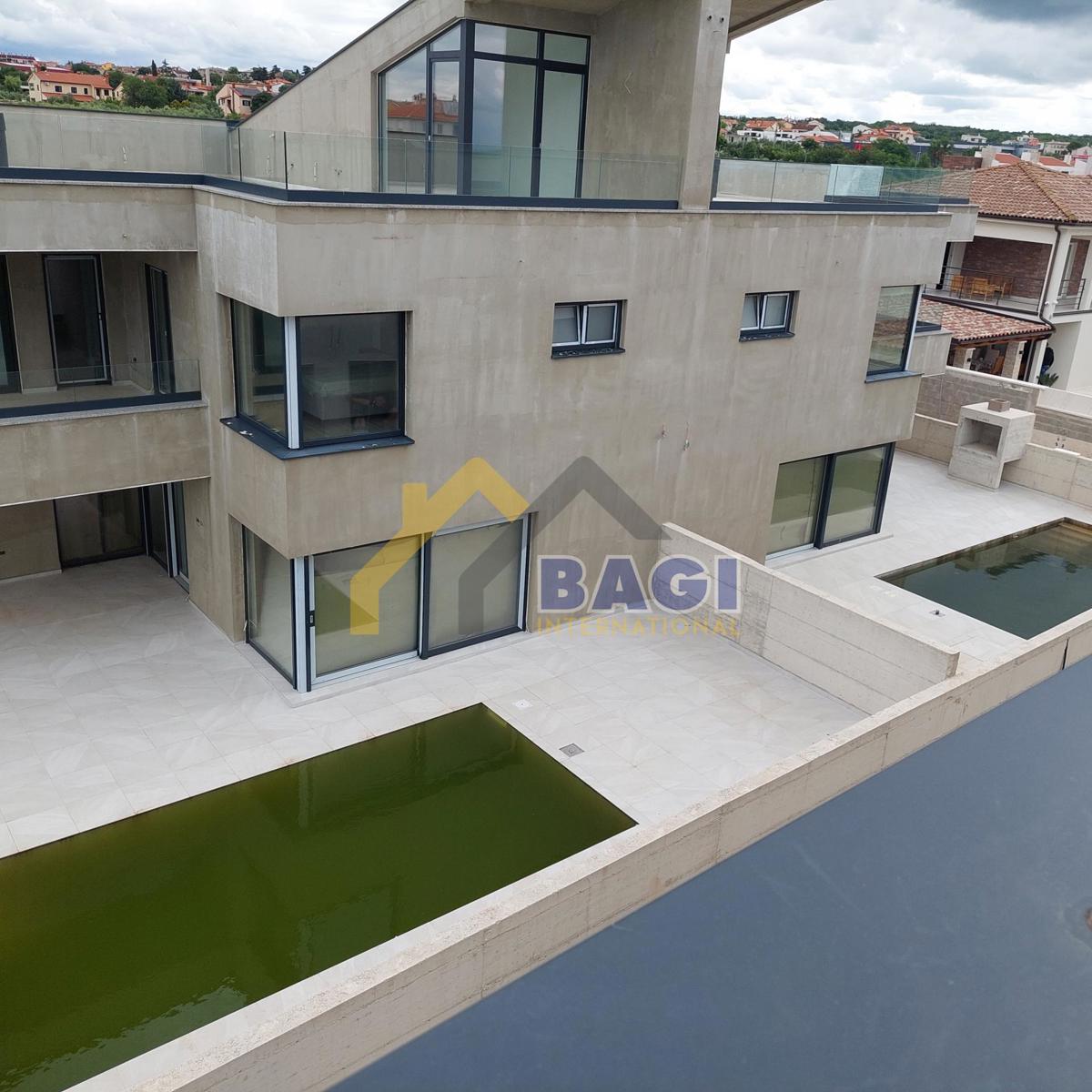 ESCLUSIVO - Ville duplex di lusso con piscine e vista mare