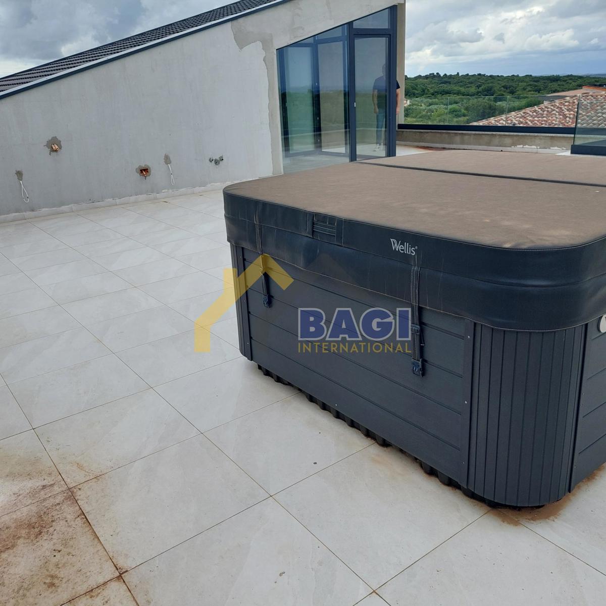 ESCLUSIVO - Ville duplex di lusso con piscine e vista mare