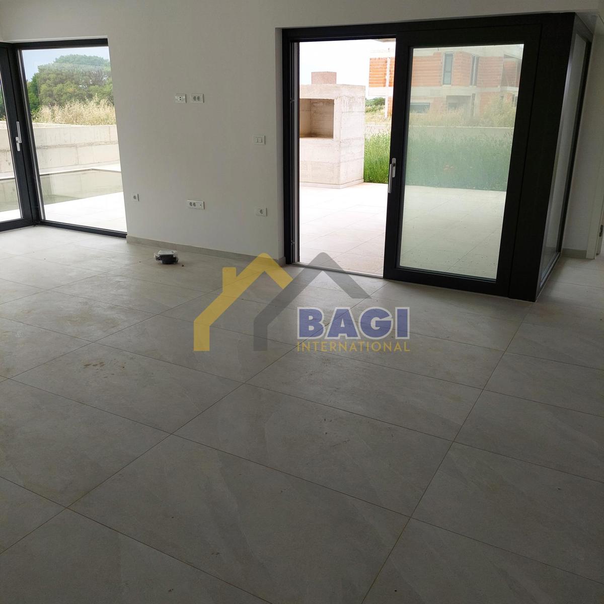 ESCLUSIVO - Ville duplex di lusso con piscine e vista mare
