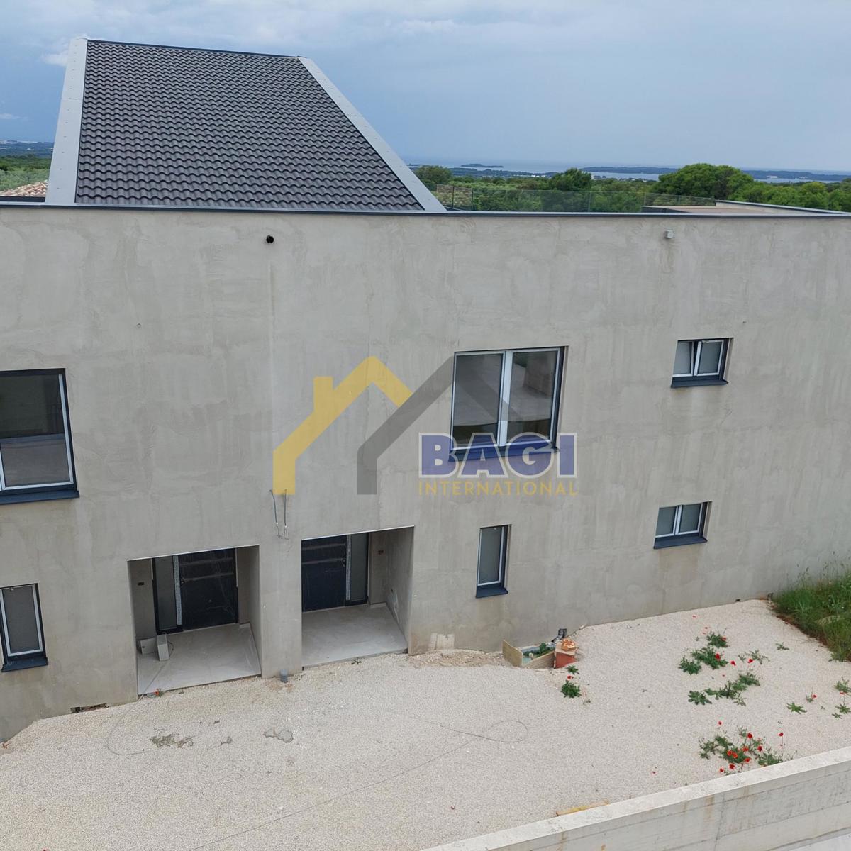 ESCLUSIVO - Ville duplex di lusso con piscine e vista mare