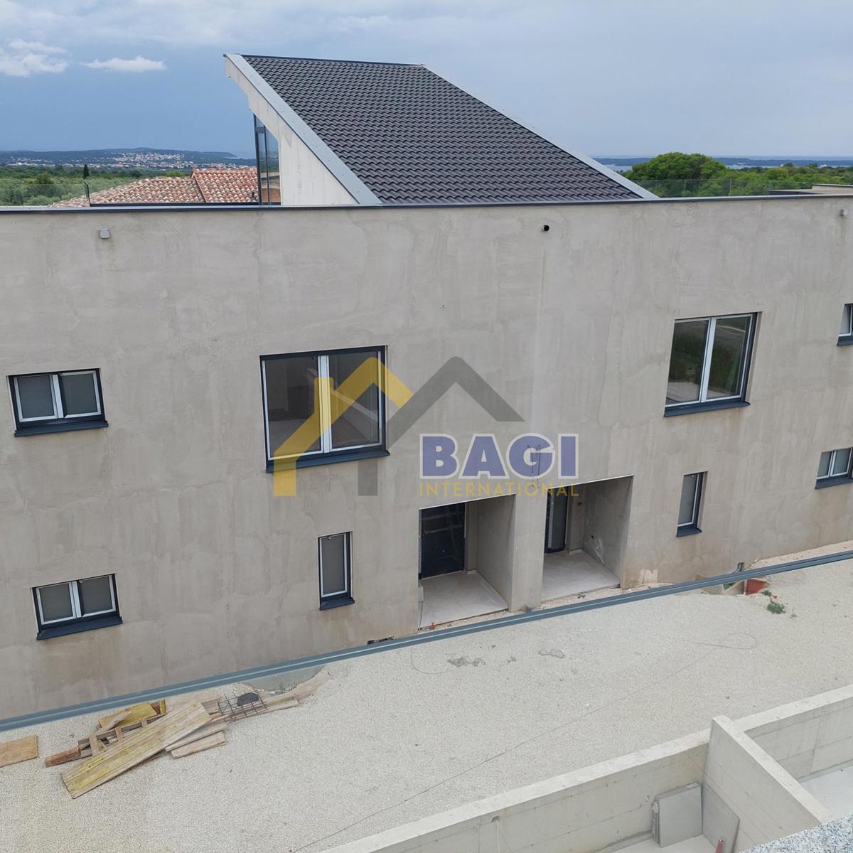 ESCLUSIVO - Ville duplex di lusso con piscine e vista mare